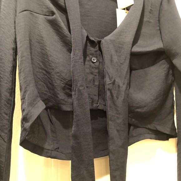 Cropped button down navy blouse - Picture 2 of 5